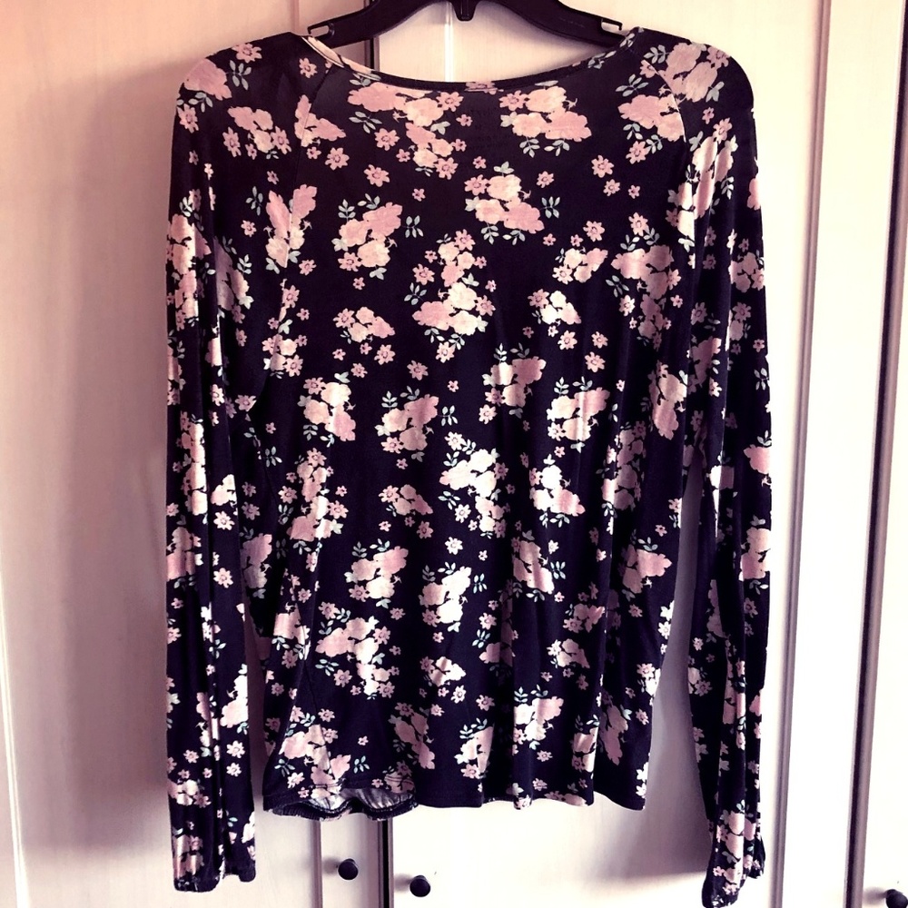 GRAYSON THREADS Long Sleeve Strappy V-Neck Top